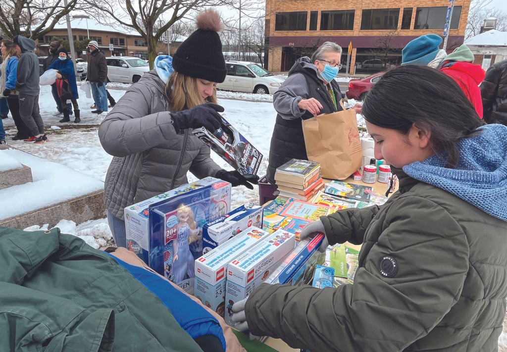 Morgan Moracco (left) and Cielo Martinez (right) volunteer with We Rise Above the Streets.