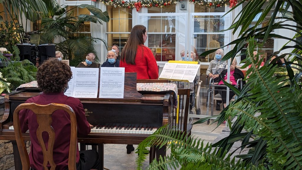 Image of Mending Melody members performing at the Nottingham.