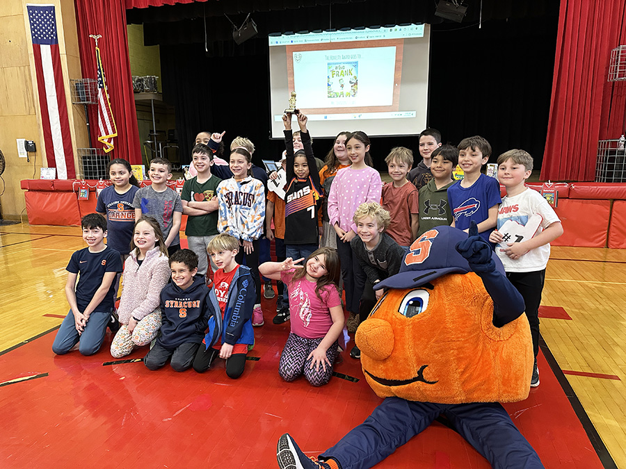 Moses DeWitt students pose with Otto for Reading Challenge.